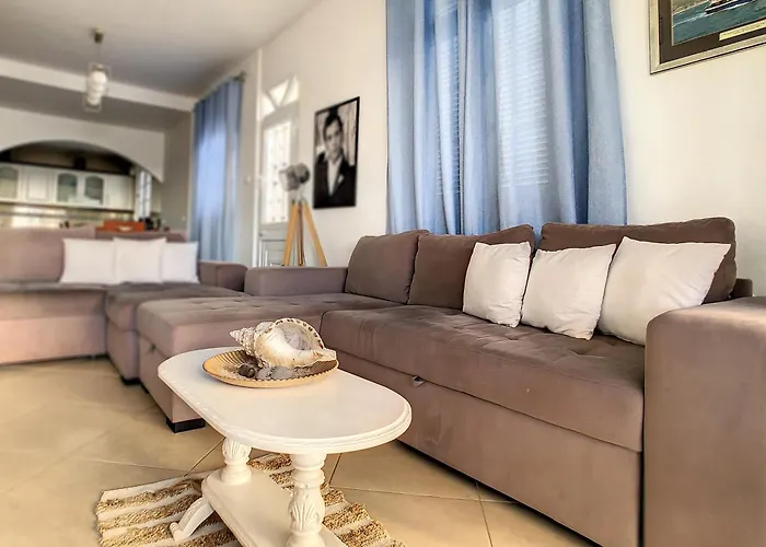 בית נופש Naya House By Lovelystay *