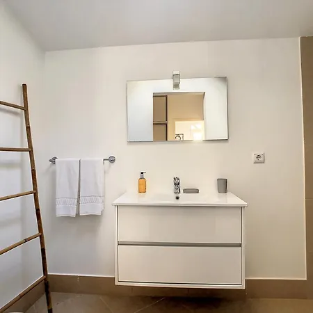 Naya House By Lovelystay Паул-ду-Мар